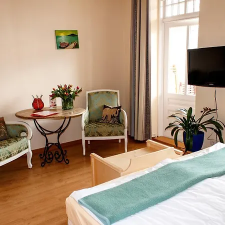 Villa-miramar 3*