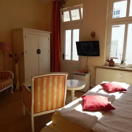 Villa-miramar 3*